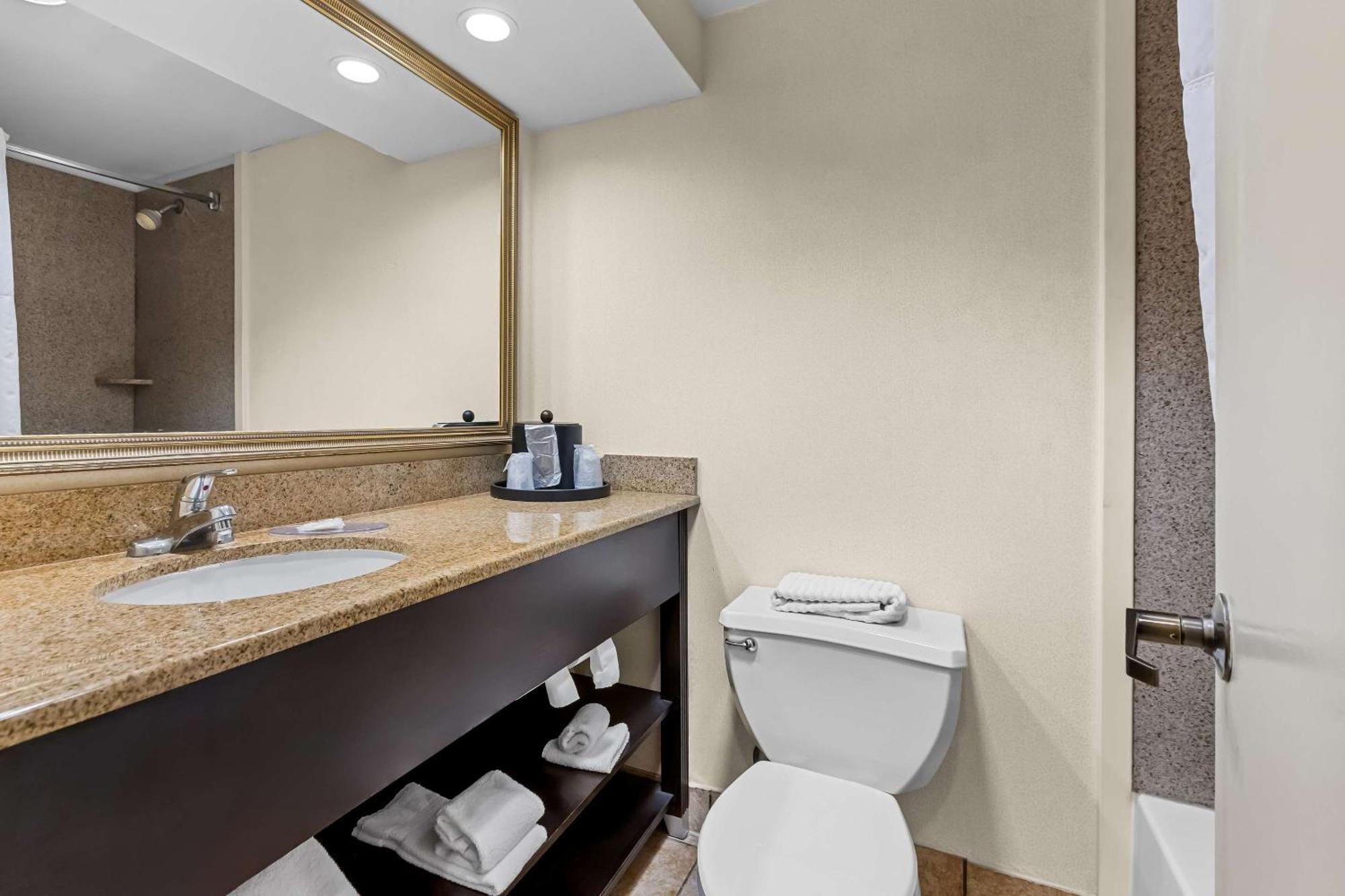Comfort Inn & Suites Somerset - New Brunswick Exteriör bild